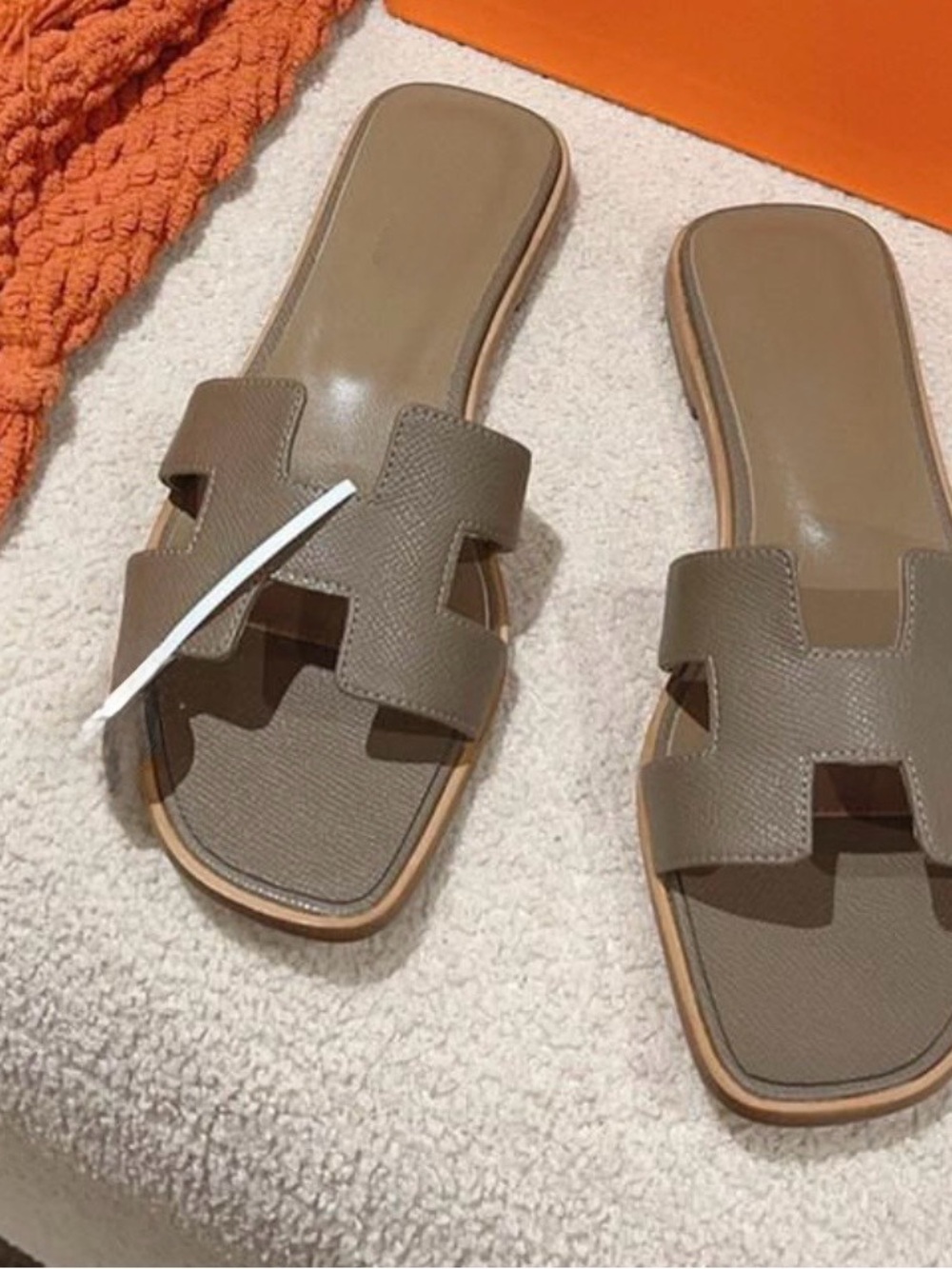 Women’s Slide Sandals in Taupe Leather-Style